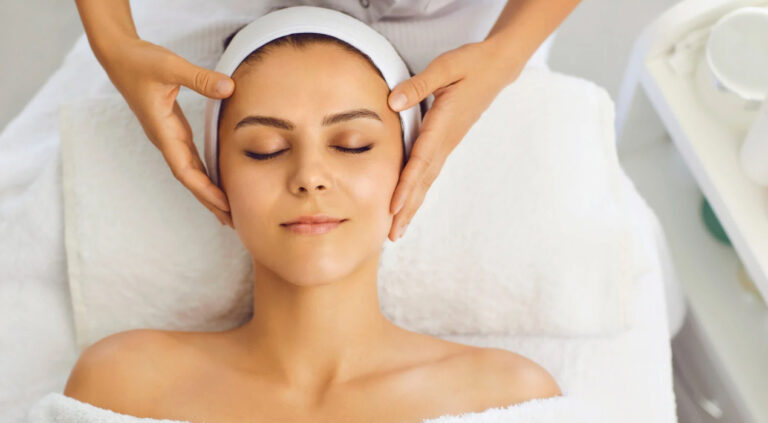 تعرفي علي ابرز طرق تنقية البشرة وتنظيفها مع النصائح 2025